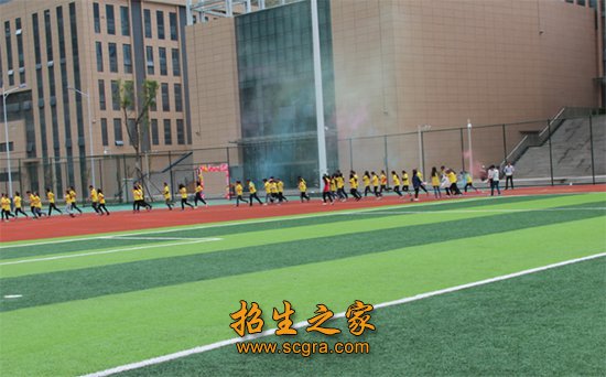 學(xué)校操場(chǎng)