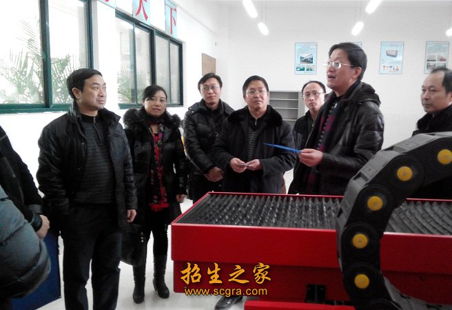 學(xué)校領(lǐng)導(dǎo)