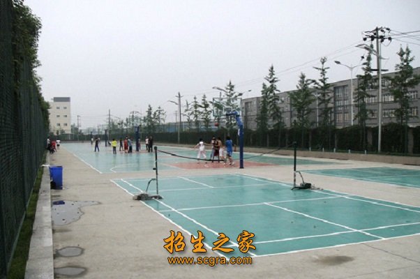 運(yùn)動(dòng)場(chǎng)