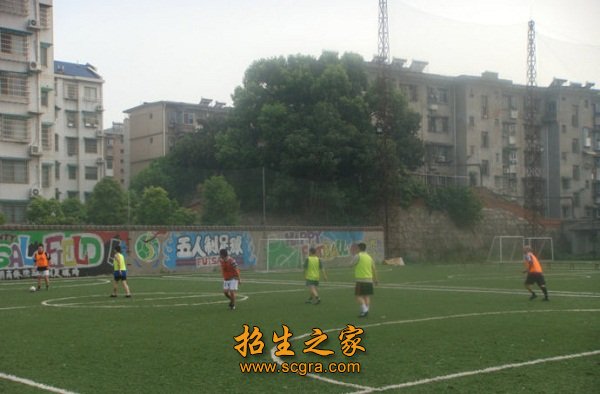 足球運(yùn)動(dòng)