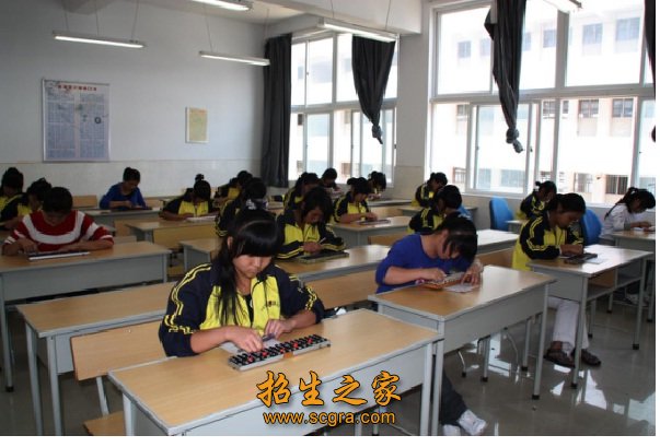 開(kāi)遠(yuǎn)市職業(yè)高級(jí)中學(xué)2018年錄取分?jǐn)?shù)線