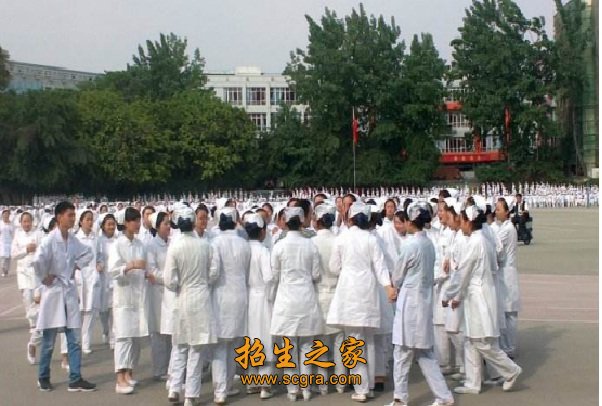 成都華大醫(yī)藥衛(wèi)生學(xué)校2018年招生計(jì)劃和收費(fèi)標(biāo)準(zhǔn)是怎樣的