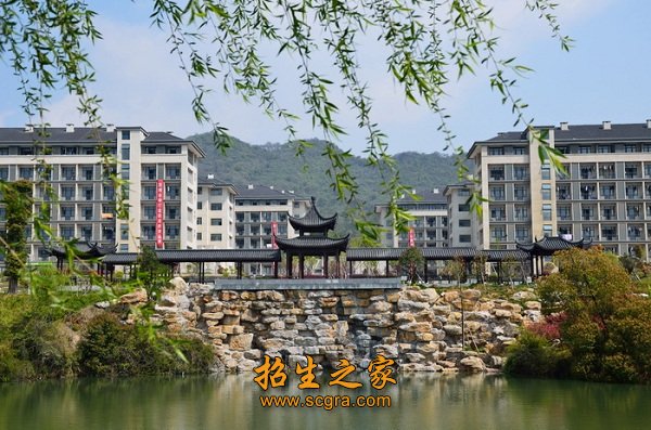 鎮(zhèn)江技師學(xué)院