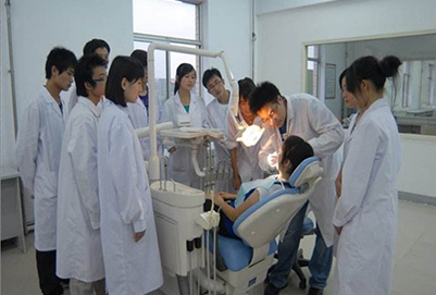 女生學(xué)口腔醫(yī)學(xué)怎么樣？就業(yè)前景好不好？