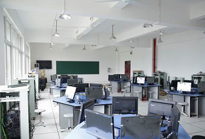 四川省宜賓市職業(yè)技術(shù)學(xué)校(原宜賓商職校)計(jì)算機(jī)應(yīng)用專業(yè)部-機(jī)房