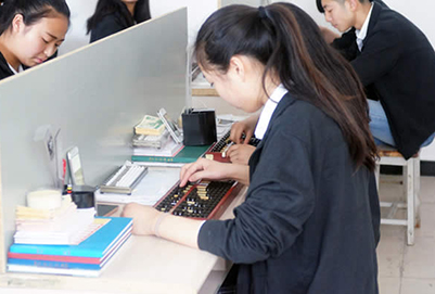 成都市華商理工學(xué)校銀行會(huì)計(jì)專業(yè)