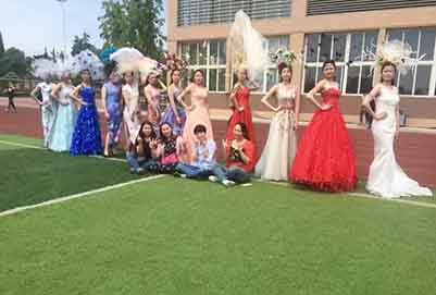 郫縣友愛職業(yè)技術(shù)學校工藝美術(shù)2