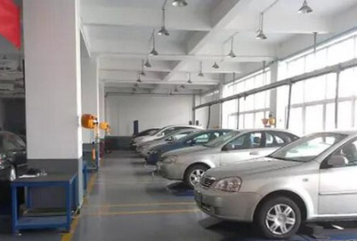 四川省江安縣職業(yè)技術(shù)學(xué)校汽車實訓(xùn)室