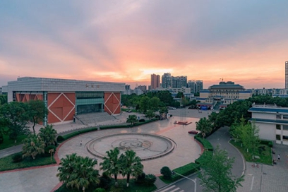 四川交通職業(yè)技術(shù)學(xué)校 四川交通職業(yè)技術(shù)學(xué)校