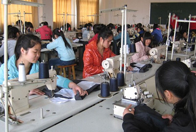 宜賓縣柳嘉職業(yè)技術(shù)學(xué)校電動(dòng)縫紉室