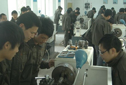 宜賓縣柳嘉職業(yè)技術(shù)學(xué)校普通車床實(shí)訓(xùn)