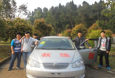 宜賓縣柳嘉職業(yè)技術(shù)學(xué)校汽車駕駛實(shí)訓(xùn)