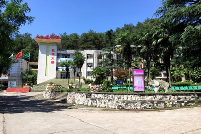 成都市職業(yè)高中招生-成都市醫(yī)藥科技學(xué)校學(xué)費