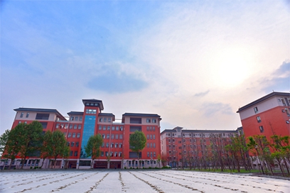 德陽(yáng)的初三畢業(yè)生想讀職高，成都市華西衛(wèi)校招生