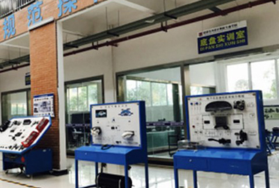 成都五月花學(xué)校汽車維修專業(yè)實訓(xùn)車間設(shè)備（4）