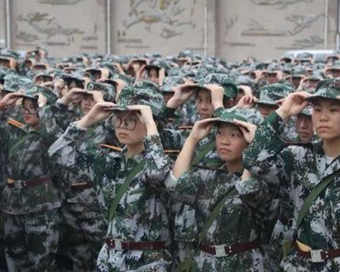 四川省城市職業(yè)技術(shù)學(xué)院軍訓(xùn)拉開序幕