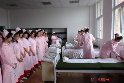 成都高護學校一年學費多少