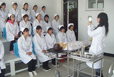 初中應(yīng)屆生能到成都衛(wèi)校學(xué)高級(jí)護(hù)理嗎