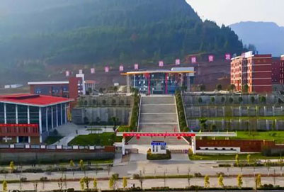 四川省通江縣職業(yè)高級中學校園遠眺