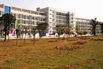 南充技師學(xué)院-教學(xué)樓遠景