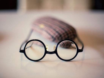 弱視癥狀在臨床醫(yī)學(xué)上怎么表現(xiàn)？