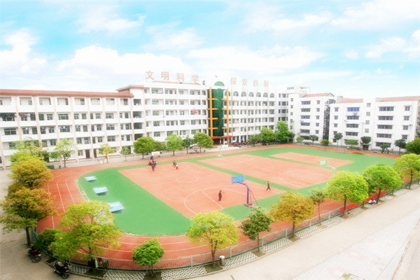 成都航空職業(yè)學校學費貴嗎