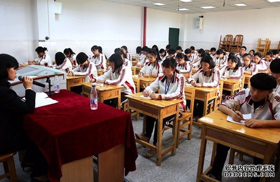 重慶市醫(yī)藥學(xué)校學(xué)費(fèi)是多少錢(qián)及收費(fèi)標(biāo)準(zhǔn)