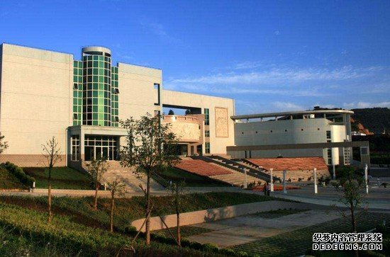 重慶市護理職業(yè)學院寢室宿舍條件與學校食堂環(huán)境