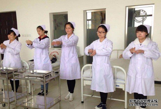 重慶市醫(yī)科學(xué)校報(bào)名時(shí)間及報(bào)名方式