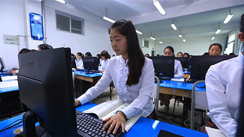 四川愛華學(xué)院計(jì)算機(jī)房