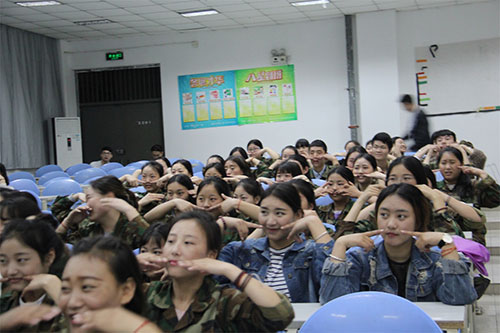 四川愛華學(xué)院禮儀培訓(xùn)