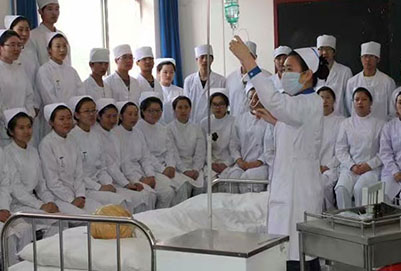 郫縣希望衛(wèi)校特色專業(yè)是護(hù)理