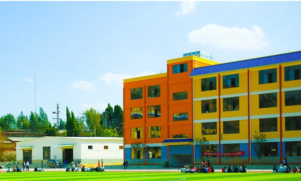 云南昆明工業(yè)學(xué)校運(yùn)動(dòng)場(chǎng)