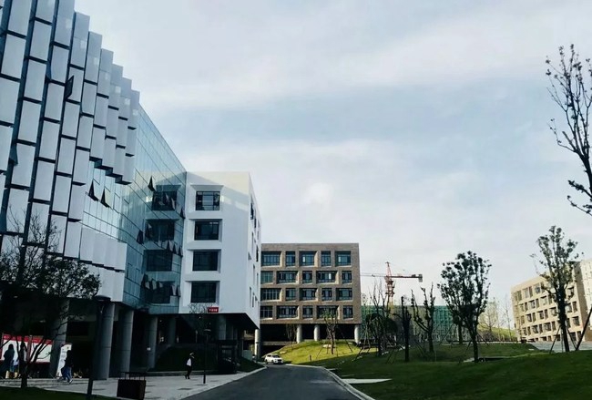 四川衛(wèi)生康復職業(yè)學院優(yōu)美的校園環(huán)境