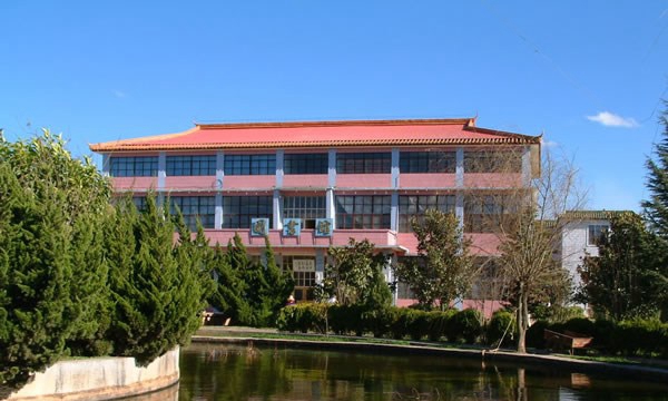 玉溪農(nóng)業(yè)職業(yè)技術(shù)學(xué)院圖書館