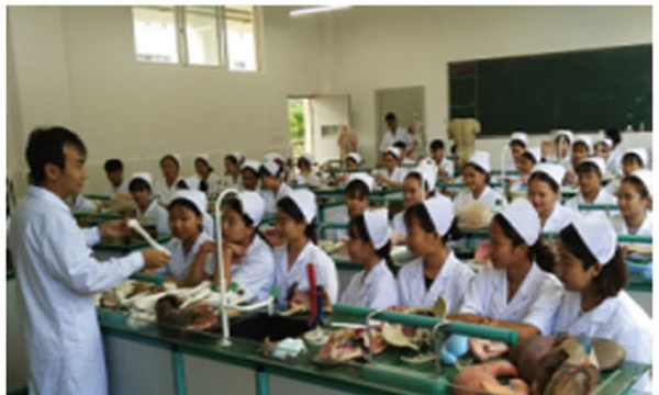 西雙版納衛(wèi)生學校護理專業(yè)圖(1) 西雙版納衛(wèi)生學校護理專業(yè)圖(1)