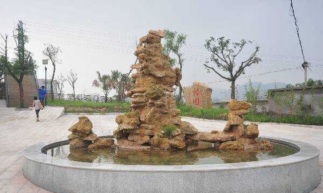 自貢市職業(yè)培訓(xùn)學(xué)院(自貢市高級(jí)技工學(xué)校)假山