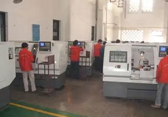 自貢市職業(yè)培訓(xùn)學(xué)院(自貢市高級(jí)技工學(xué)校)數(shù)控車床實(shí)訓(xùn)室