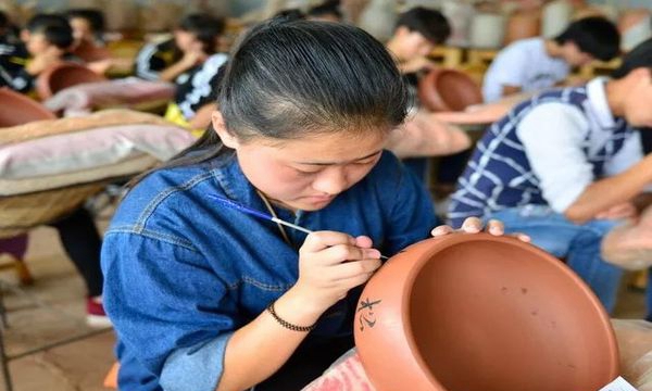 紅河州民族師范學(xué)校工藝美術(shù) 紅河州民族師范學(xué)校工藝美術(shù)