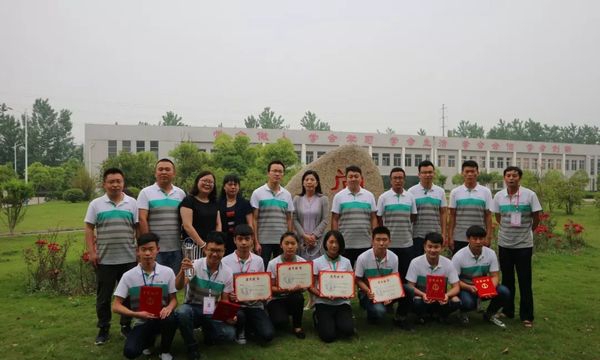 云南省通?？h職業(yè)高級中學烹飪獎杯