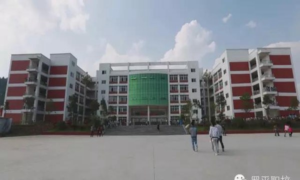 曲靖市羅平職業(yè)技術(shù)學(xué)校教學(xué)樓