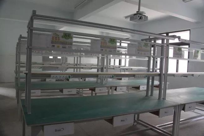 成都蜀興職業(yè)中學手工焊接貼片生產(chǎn)線