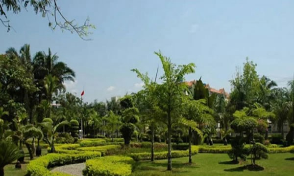 西雙版納職業(yè)技術(shù)學(xué)院學(xué)校一角