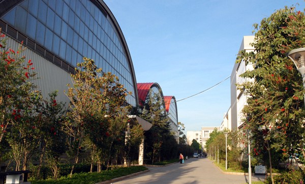 云南體育運動職業(yè)技術學院校園一隅 云南體育運動職業(yè)技術學院校園一隅