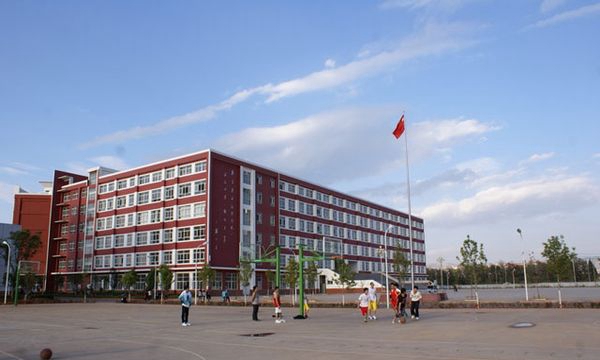 曲靖高級(jí)技工學(xué)?；@球場(chǎng)