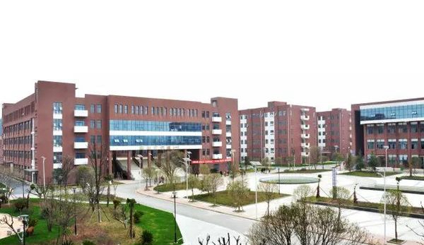 貴州航空工業(yè)技師學院校園風光