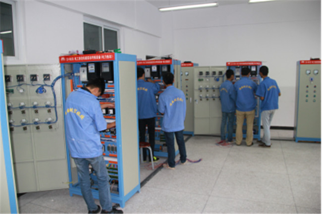 機(jī)床切削加工（車(chē)工方向）、數(shù)控加工（數(shù)控車(chē)工方向）、數(shù)控加工（加工中心操作工方向）、電子技術(shù)應(yīng)用、農(nóng)業(yè)機(jī)械使用與維護(hù)