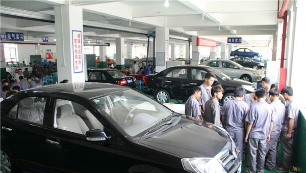 貴州電子信息技師學(xué)院(貴州電子信息高級(jí)技工學(xué)校)汽車維修與裝飾專業(yè)介紹