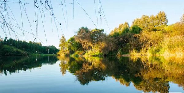 云南農(nóng)業(yè)職業(yè)技術(shù)學(xué)院花莊河畔