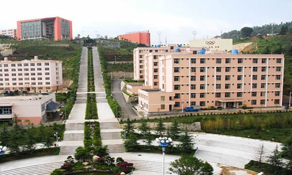 個(gè)舊市第一職業(yè)高級(jí)中學(xué)校園全景